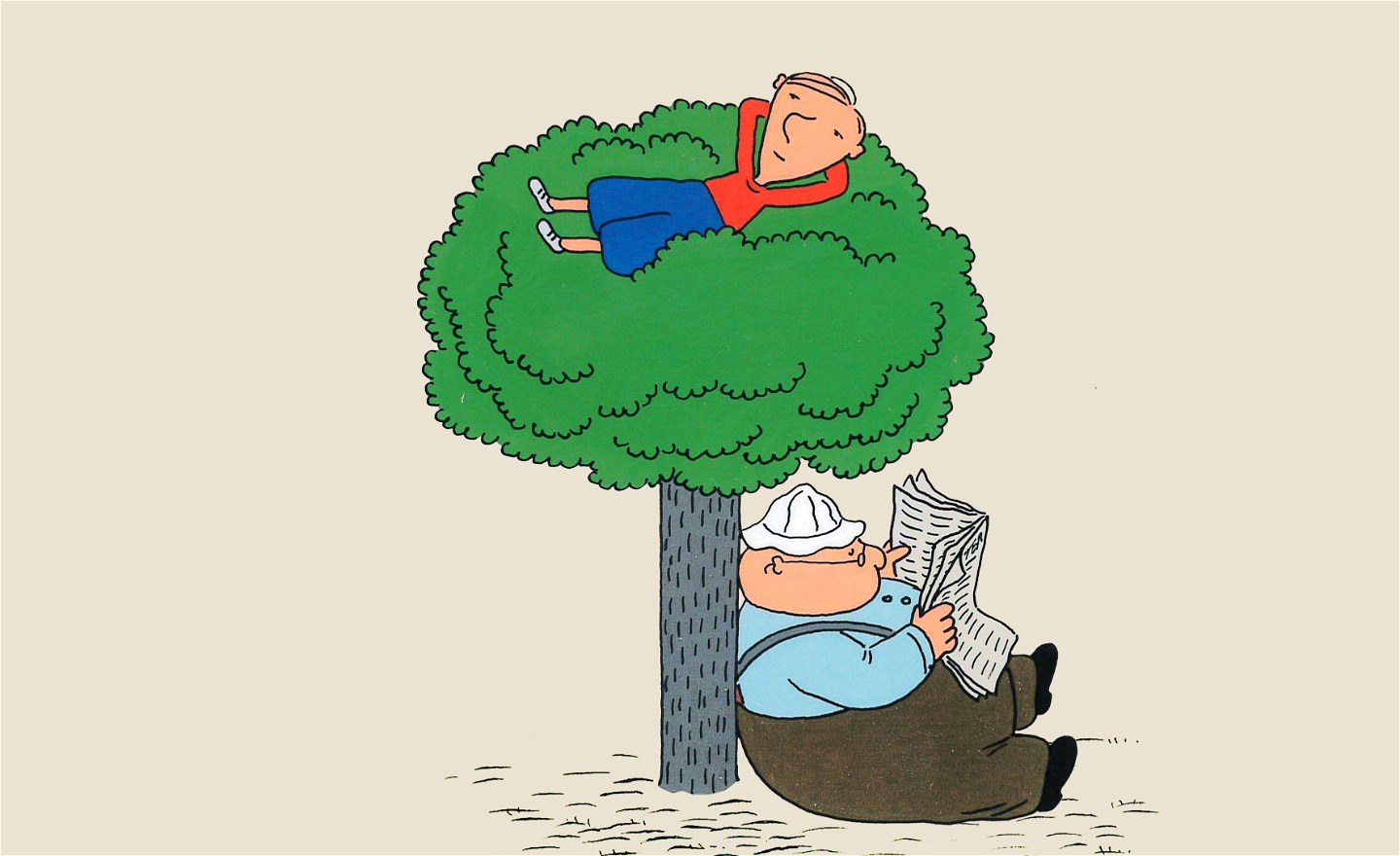 Kalle ligger i toppen på sitt klätterträd. Under trädet sitter en man och läser tidningen.