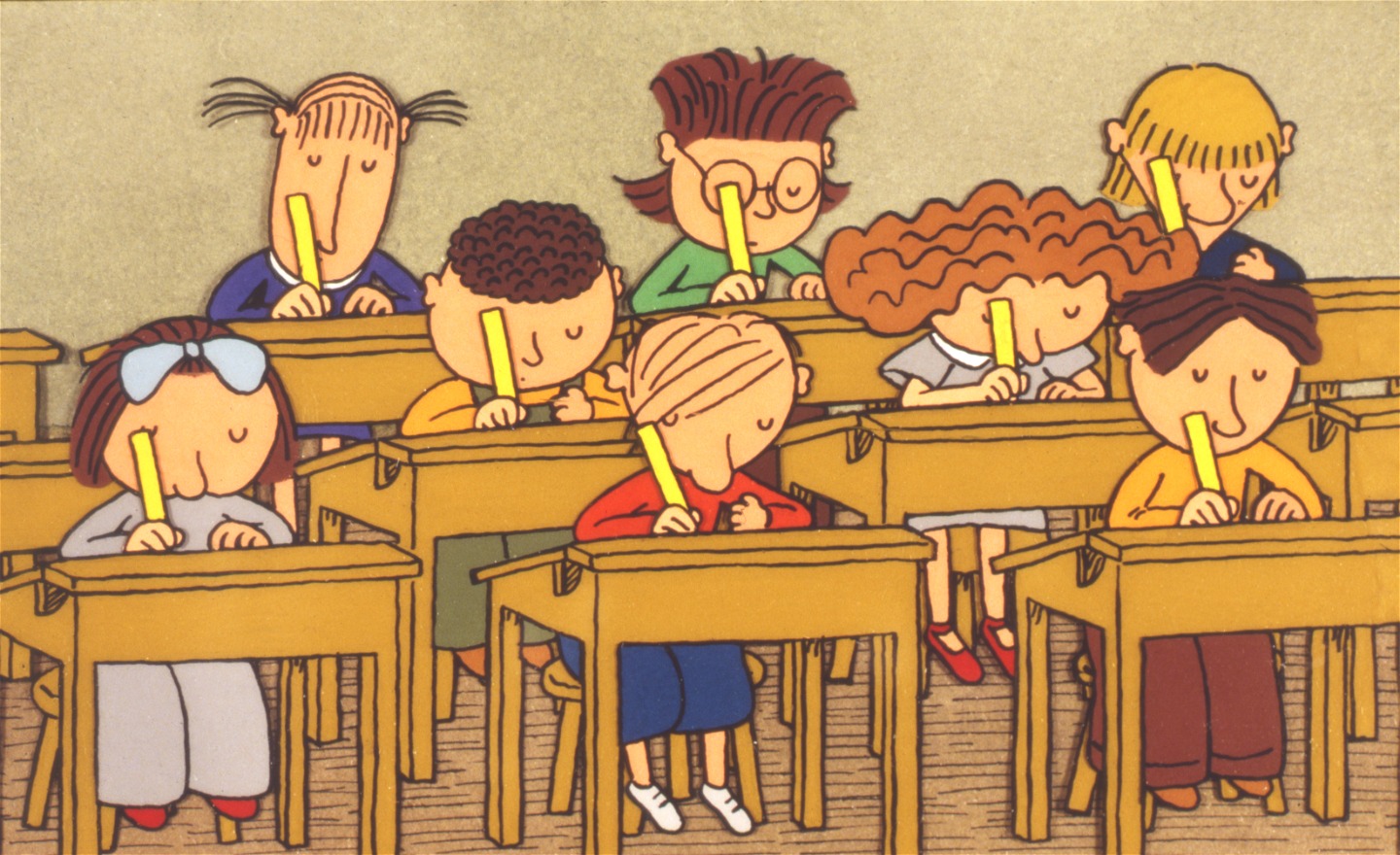 Åtta barn sitter vid varsin skolbänk i trä. Varje barn håller i en gul penna och tittar ner på pappret som de skriver på.